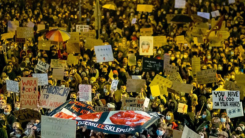 24 horas - Mesa del Mundo: Polonia protesta y paraliza la ley antiaborto del gobierno de Duda - Escuchar ahora