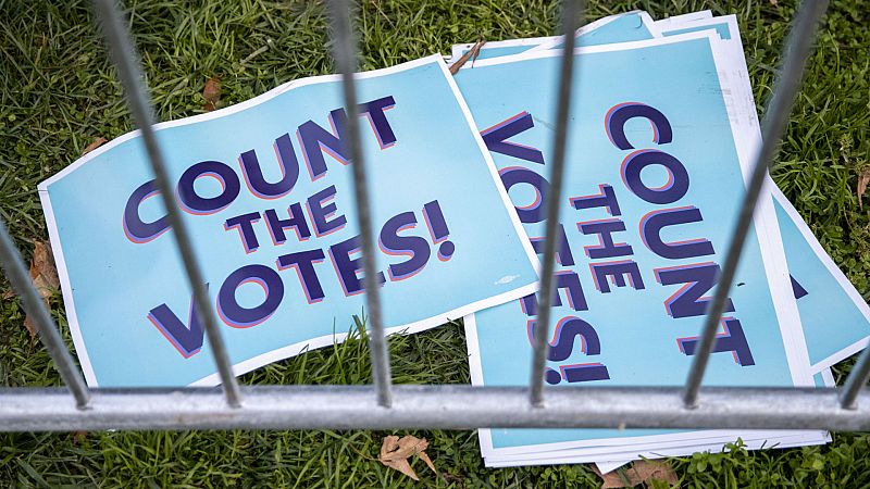  Las mañanas de RNE con Íñigo Alfonso - El lento recuento en cinco estados de EE.UU. - Escuchar ahora