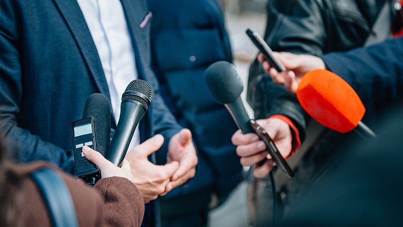 14 horas Fin de Semana - Las asociaciones de periodistas critican el plan del Gobierno para combatir la desinformación - Escuchar ahora