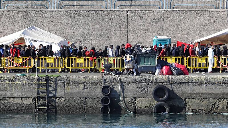 14 horas informativos Fin de semana - Protestas sociales por las condiciones infrahumanas que soportan los inmigrantes en Arguineguín, Canarias - Escuchar ahora