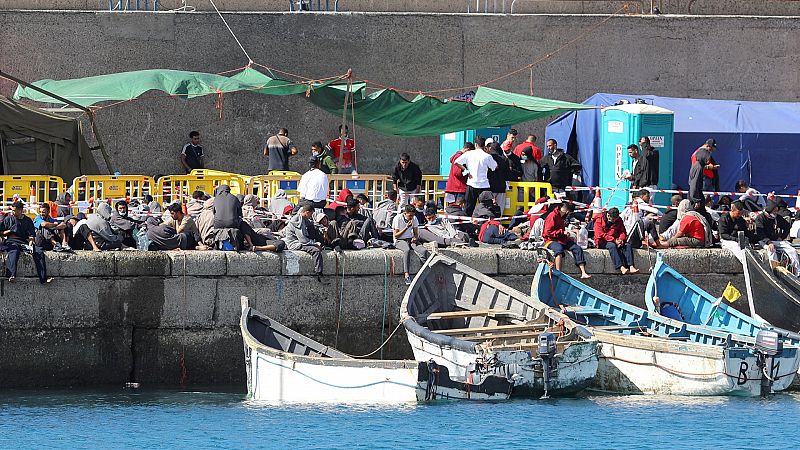 Boletines RNE - Canarias, inmersa en la mayor crisis migratoria desde 2006 - Escuchar ahora