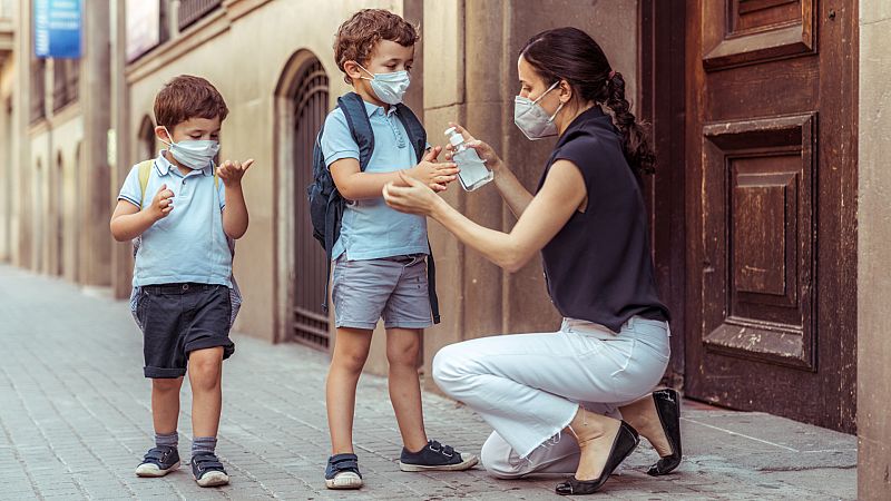 Mamás y papás - Mascarillas por aquí, mascarillas por allá - 15/11/20 - Escuchar ahora