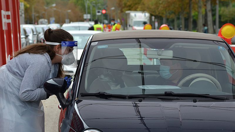  Boletines RNE - Austria cerrará los colegios y endurecerá las restricciones para frenar la pandemia - Escuchar ahora