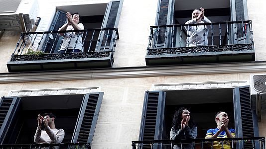  - Cuña en la que dos vecinas de balcón comparten un décimo de Lotería de Navidad