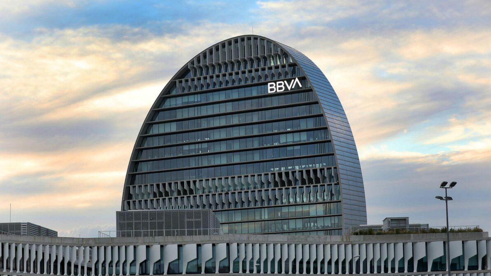 14 horas - BBVA se dispara en Bolsa tras vender su filial en EE.UU. - Escuchar ahora