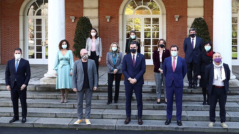 24 horas - El Gobierno creará una figura intermedia entre administración y empresas - Escuchar ahora