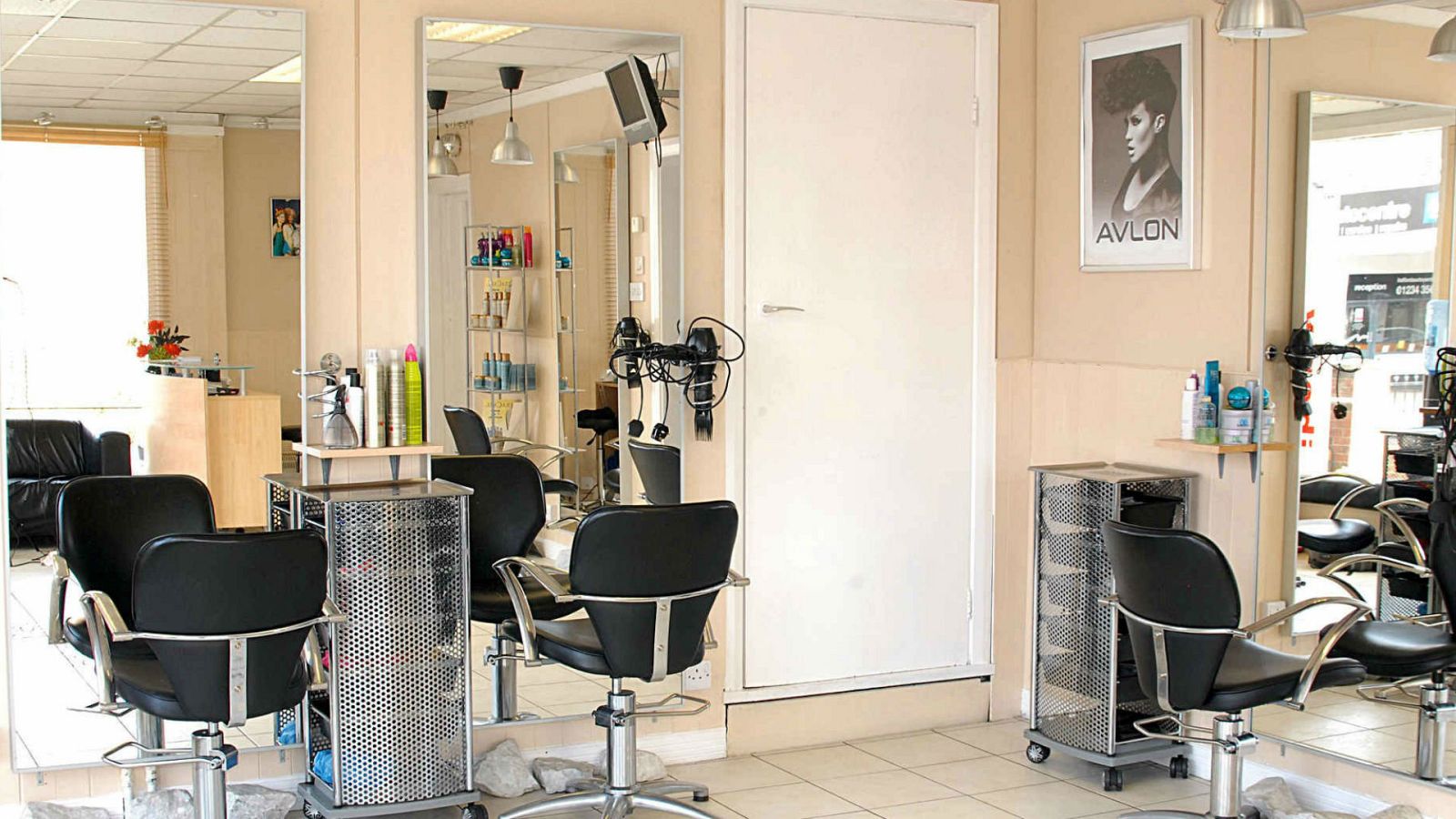  Las mañanas de RNE con Íñigo Alfonso - Manifestación en el Congreso por el IVA reducido en peluquerías y estética - Escuchar ahora