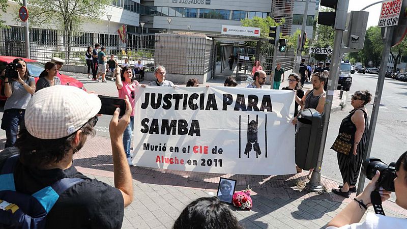  Las mañanas de RNE con Íñigo Alfonso - El Gobierno indemniza a la familia de Samba Martine fallecida en el CIE de Aluche, Madrid - Escuchar ahora