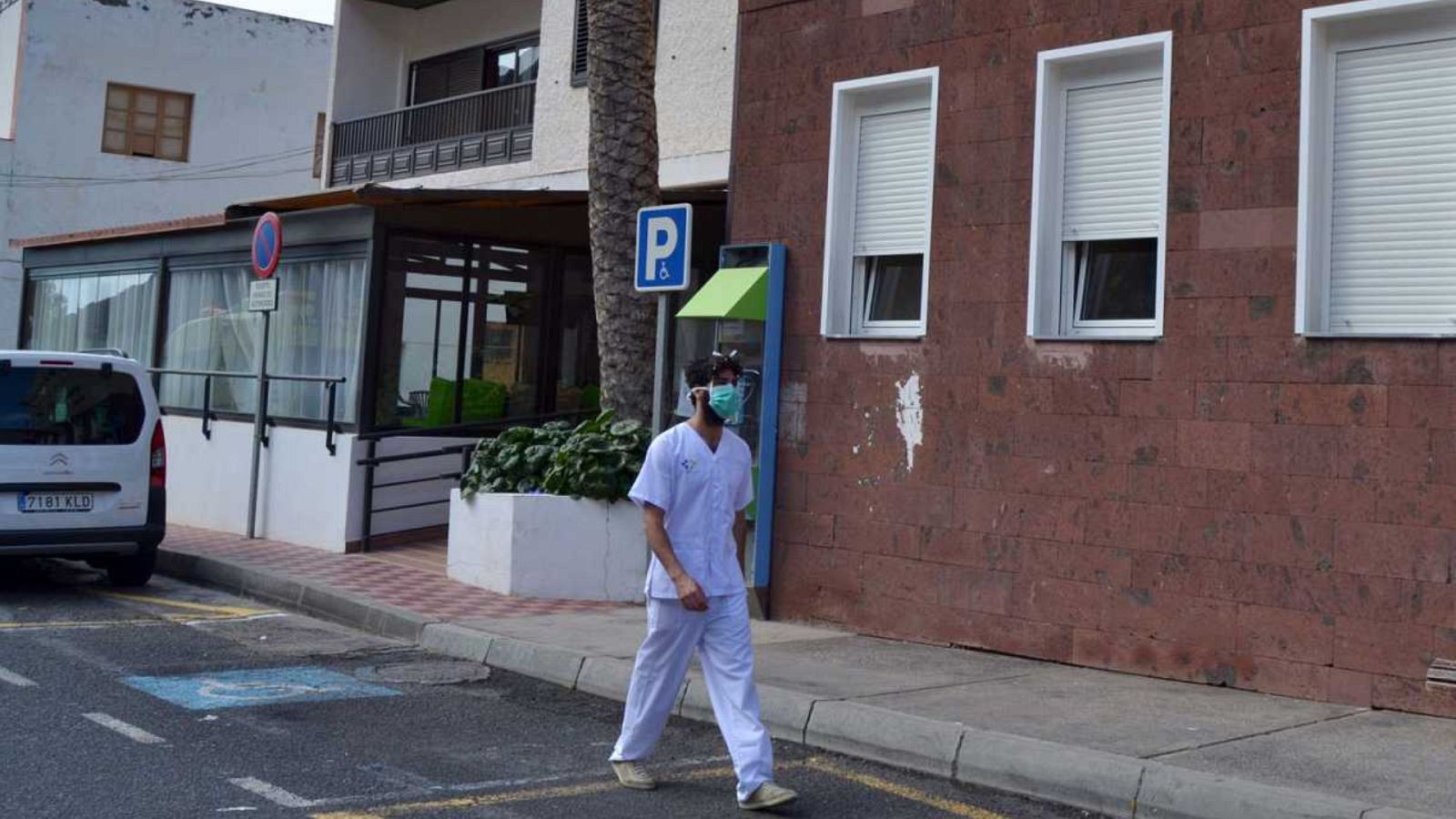 Boletines RNE - España supera las 42.000 muertes con COVID-19 tras registrar 351 en las últimas 24 horas - Escuchar ahora