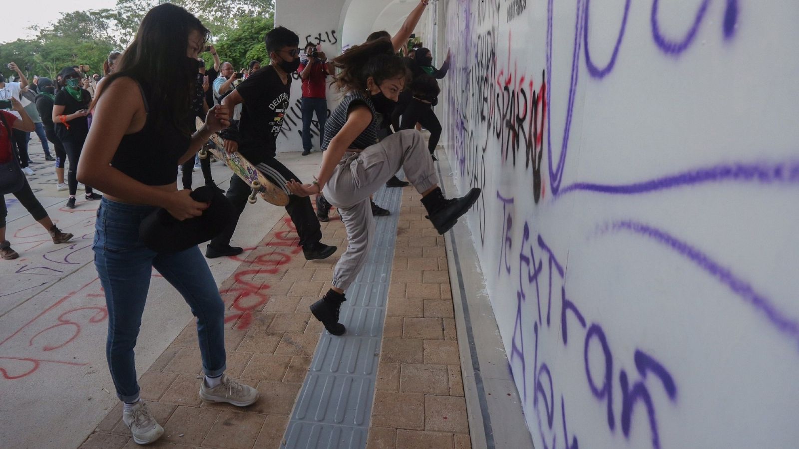 Reportajes 5 Continentes - Aumentan los feminicidios en Perú y en México - Escuchar ahora  