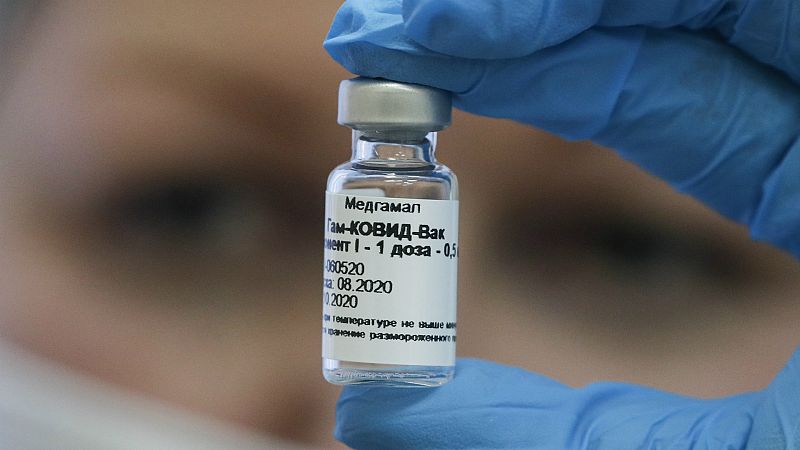 Boletines RNE - Rusia asegura que su vacuna Sputnik V tiene una eficacia del 95% - Escuchar ahora