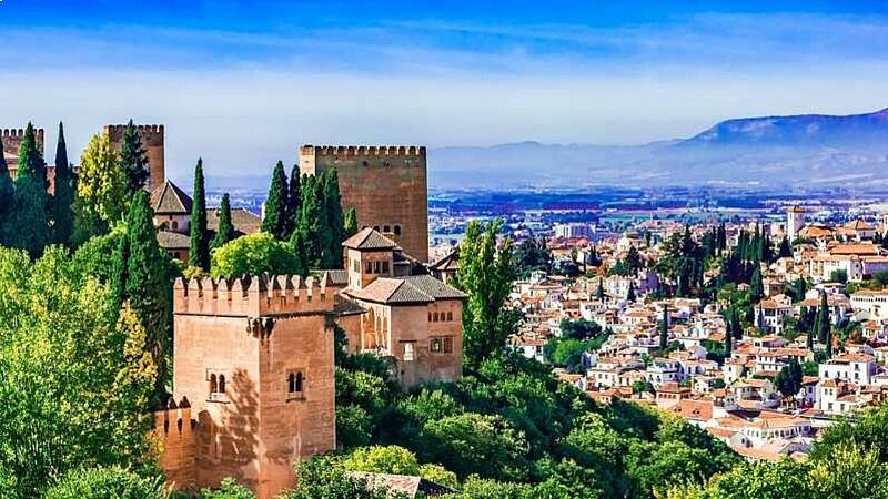 10.000 lugares para viajar con Ángela Gonzalo - Tres joyas arquitectónicas, Alhambra,Albaicín y Alhambra Palace - 28/11/20 - Escuchar ahora 