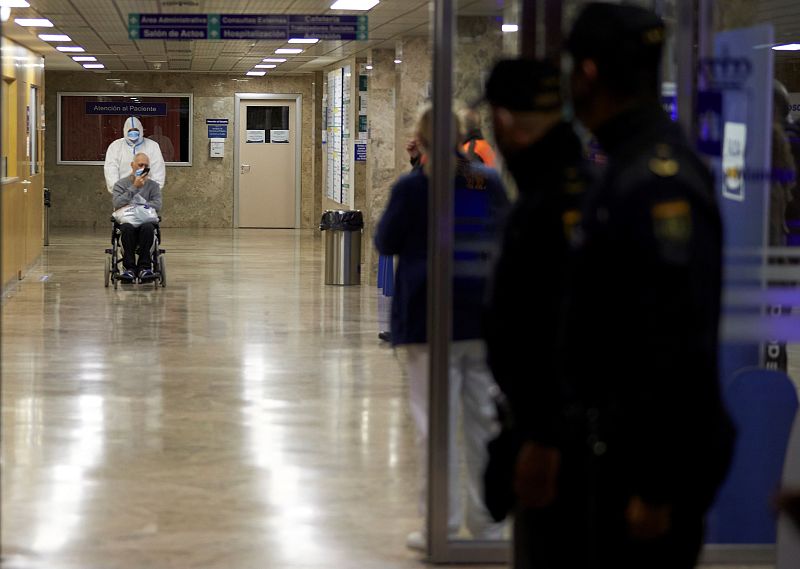 Boletines RNE - Descienden las cifras del coronavirus en España, pero se registran 294 fallecidos diarios - Escuchar ahora