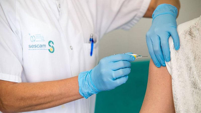 14 horas fin de semana - Médicos y enfermeros de Castilla- La Mancha piden refuerzos para la campaña de vacunación de covid - Escuchar ahora
