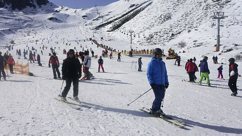 Las mañanas de RNE con Íñigo Alfonso - Las estaciones de esquí piden poder abrir este invierno porque "la seguridad está garantizada" - Escuchar ahora