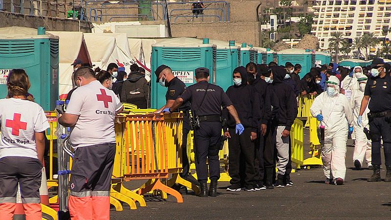 Las mañanas de RNE con Íñigo Alfonso - El Gobierno comienza a desmantelar el campamento de Arguineguín tras quedarse vacío por primera vez en 100 días - Escuchar ahora