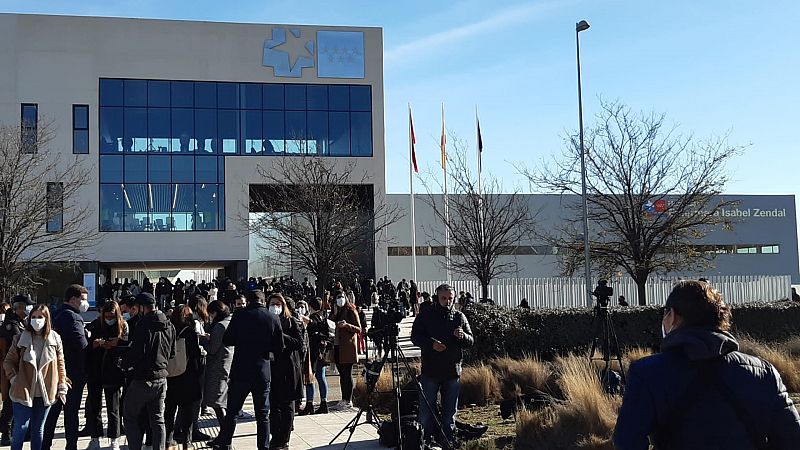 Más cerca - Protestas durante la inauguración del hospital Isabel Zendal - Escuchar ahora