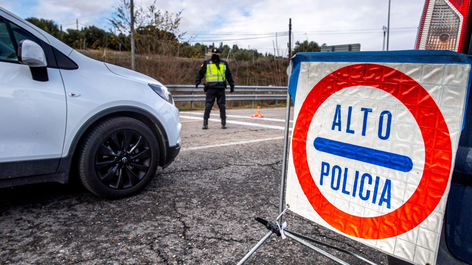 24 horas - El puente de la Constitución más diferente - Escuchar ahora