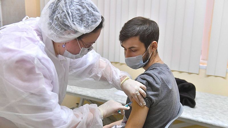 14 horas Fin de semana - La OMS pide no bajar la guardia ante la pandemia y en Rusia comienza la vacunación - Escuchar ahora