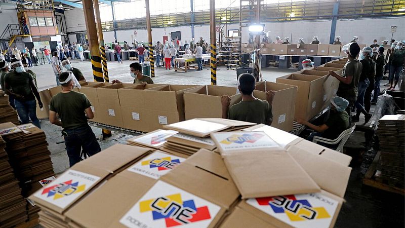 Elecciones parlamentarias en Venezuela sin participación de la oposición que prepara consulta popular el lunes - Escuchar ahora 