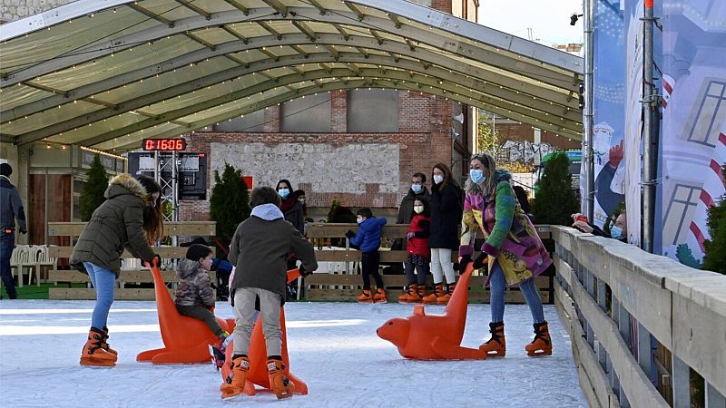 20 horas informativos Fin de semana - Bajan en general los contagios y hospitalizaciones pero estamos lejos de controlar la enfermedad en España - Escuchar ahora 