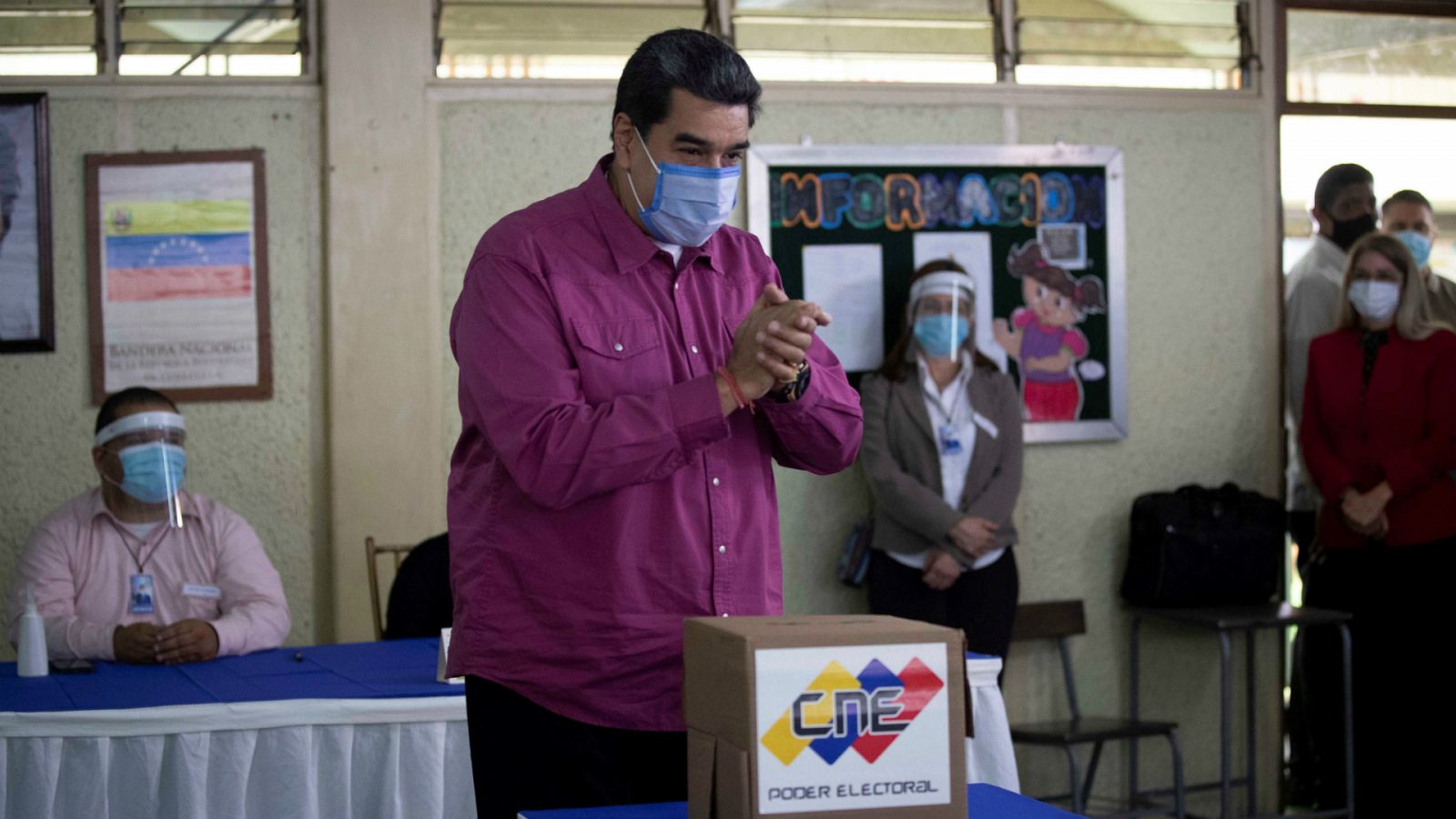 Las mañanas de RNE con Íñigo Alfonso - El chavismo retoma el control de la Asamblea Nacional en unas elecciones marcadas por la abstención y las denuncias de fraude de la oposición - Escuchar ahora