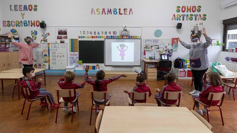 Boletines RNE - Los alumnos de primaria empeoran en ciencias y matemáticas - Escuchar ahora