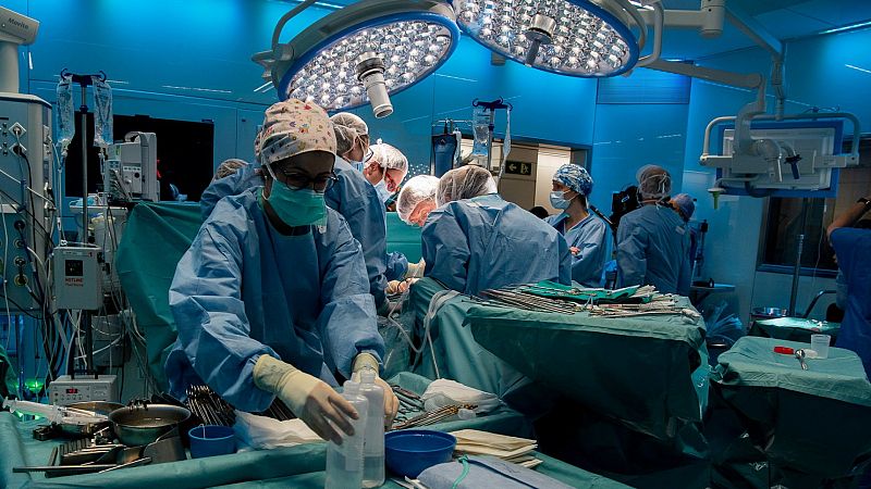 14 horas - El Hospital Clínic de Barcelona realiza el primer trasplante de útero de un donante vivo en España - Escuchar ahora