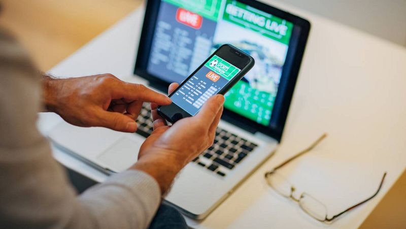  14 horas - Aumenta el uso compulsivo de juegos online y el consumo de cannabis en adolescentes - Escuchar ahora