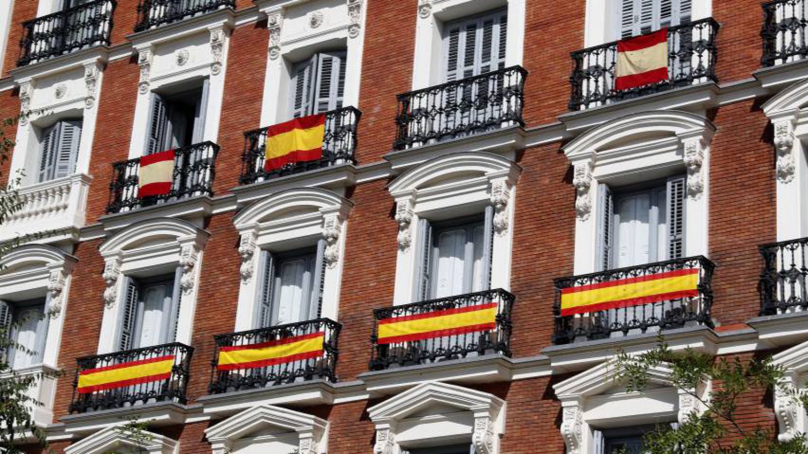Marca España - La pandemia dispara la venta de banderas - 17/12/20 - escuchar ahora