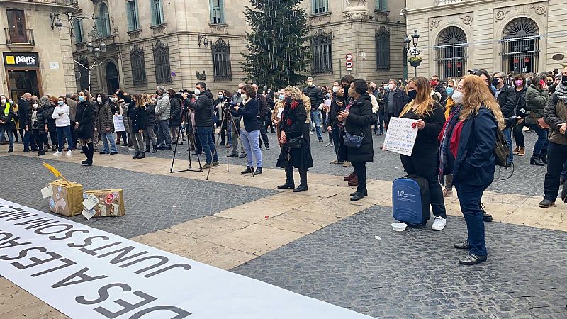 Les Agències de Viatges es manifesten a la Plaça Sant Jaume