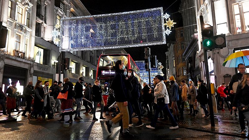 14 horas Fin de Semana - Varios países suspenden los vuelos procedentes de Reino Unido por una nueva cepa que Londres señala que está "fuera de control" - Escuchar ahora