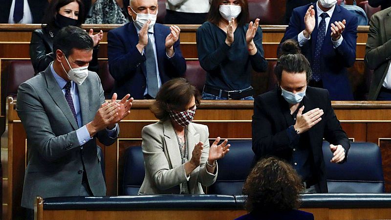 Boletines RNE - El barómetro del CIS de diciembre reduce la distancia entre el PSOE y el PP - Escuchar ahora