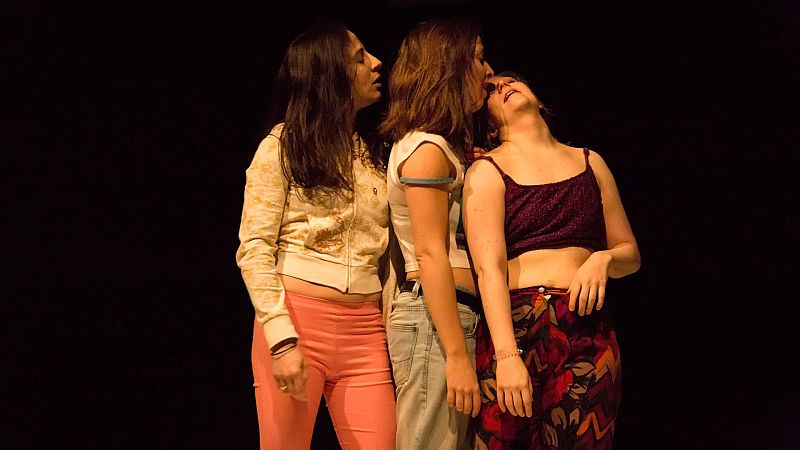 Si No Puedo Bailar... - Iniciativa Sexual Femenina - Escuchar ahora