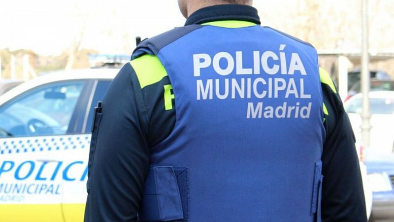 Boletines RNE - Dos policías municipales detenidos por abuso sexual en Madrid - Escuchar ahora
