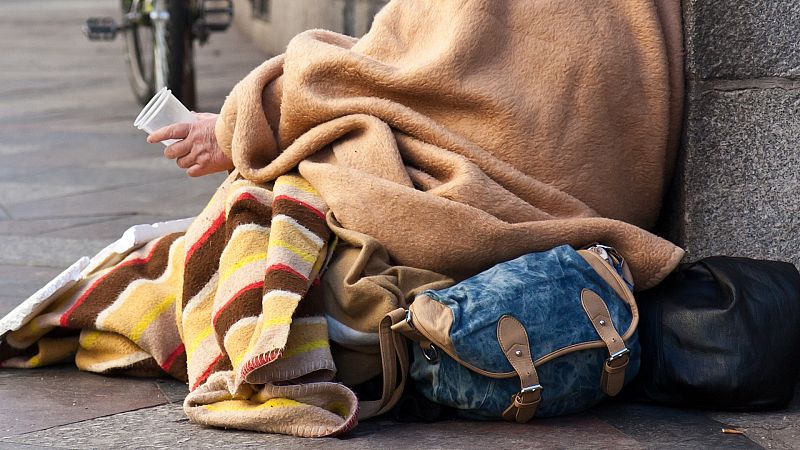  Más cerca - La cena solidaria del padre Ángel - Escuchar ahora