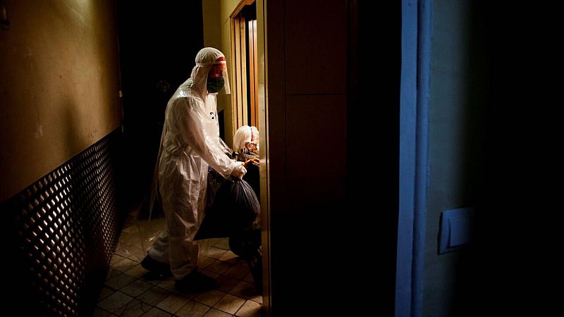 14 horas Fin de semana - Desciende la incendencia de los contagios en general pero se mantiene la presión hospitalaria - Escuchar ahora 