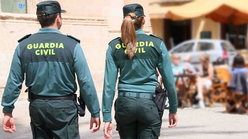 20 horas informativos fin de semana - La guardia civil detecta un intento de timo con la vacunación de los mayores - Escuchar ahora 