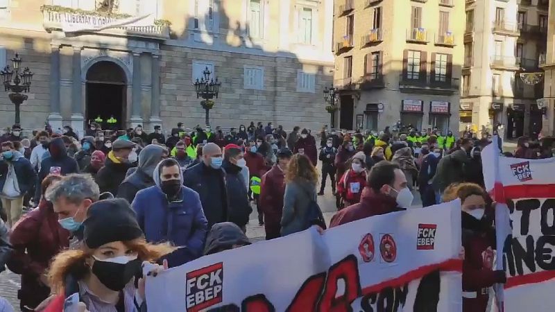 Els treballadors del metro es manifesten a Plaça Sant Jaume