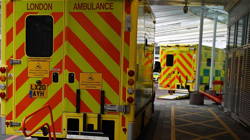  Boletines RNE - Nuevo récord de contagios diarios en Reino Unido: 53.000 - Escuchar ahora 