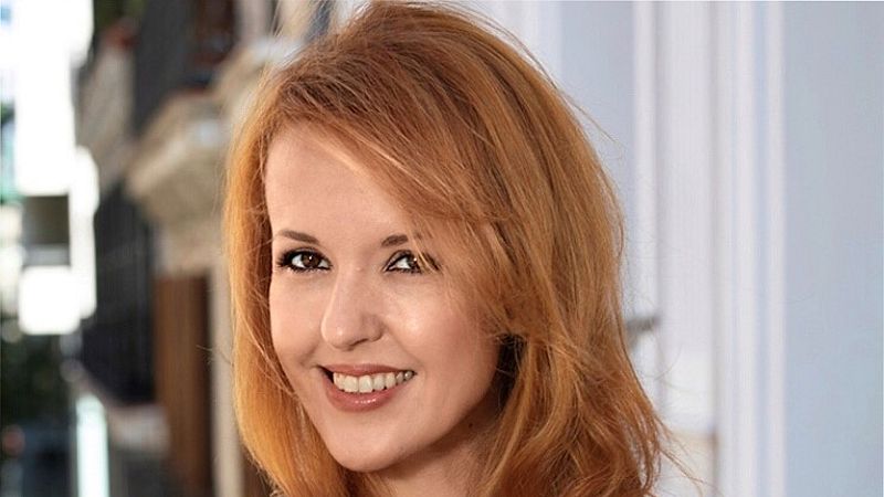  Libros de arena - Vanessa Montfort presenta 'La mujer sin nombre' - Escuchar ahora