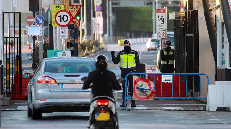 14 horas Fin de Semana - Varias CC.AA. recuperan restricciones para el nuevo año - Escuchar ahora