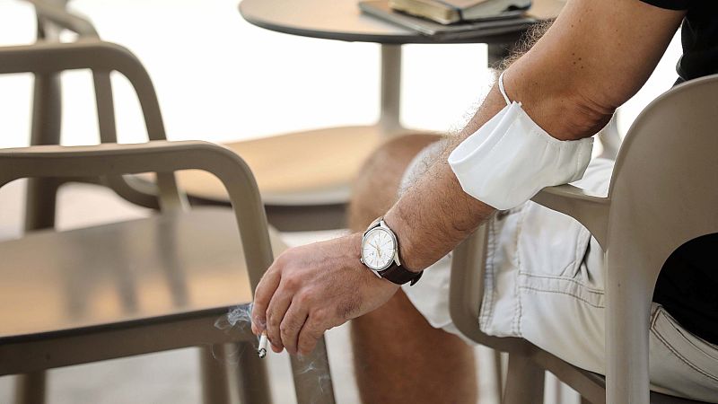 España a las 8 Fin de Semana -  15 años de la Ley Antitabaco que no reduce la tasa de fumadores - Escuchar ahora