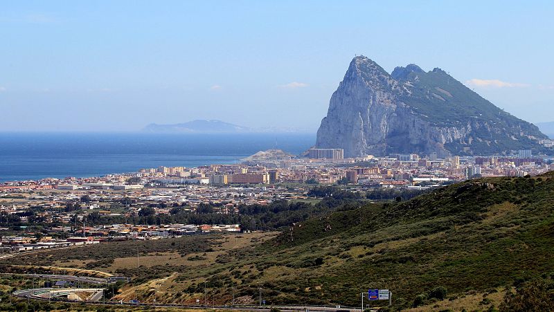 Las mañanas de RNE con Íñigo Alfonso - Carlos Fenoy sobre el preacuerdo de Gibraltar: "No sabemos prácticamente nada" - Escuchar ahora