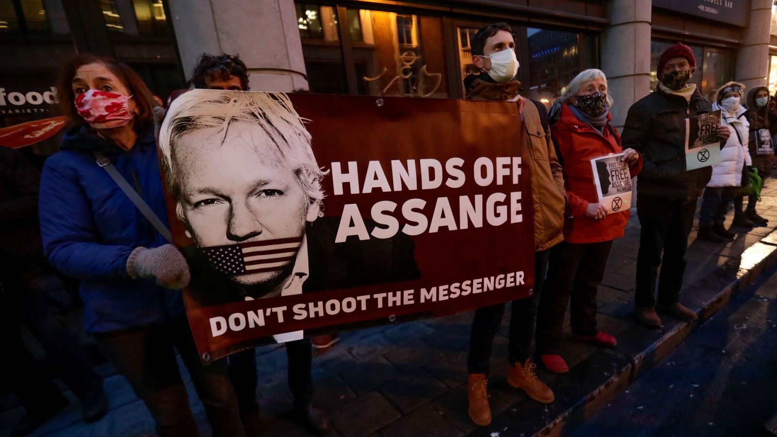 Cinco Continentes - Rechazada la extradición de Assange a EE.UU. - Escuchar  