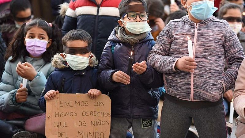 Por tres razones - Los niños de la Cañada Real piden por Reyes tener luz - 04/01/21 - escuchar ahora
