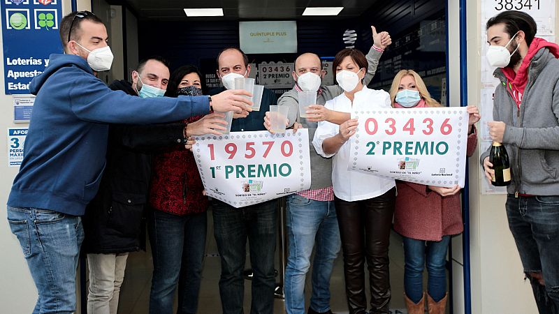  14 horas - 19.570, primer premio del sorteo del Ni�o que ha estado muy repartido - Escuchar ahora