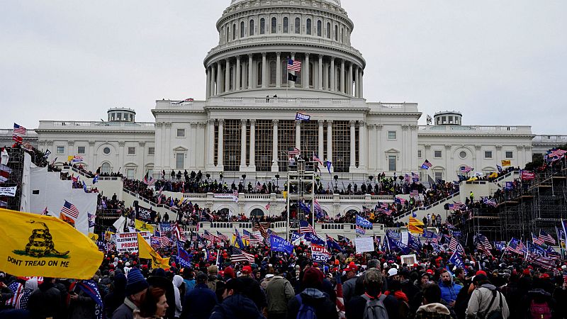  Las mañanas de RNE con Íñigo Alfonso - Gurpegui, catedrático:"Trump ha cavado su tumba en las escalinatas del Capitolio" - Escuchar ahora
