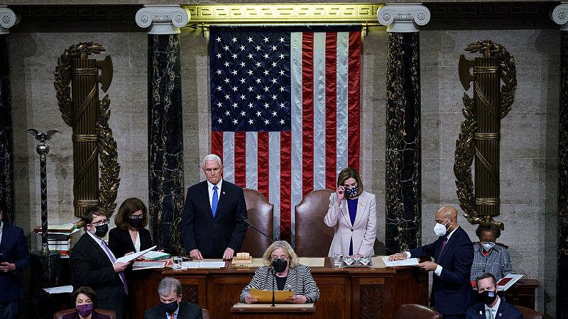 Boletines RNE - El Congreso de EE.UU ratifica la victoria de Biden tras el asalto al Capitolio de los seguidores de Trump - Escuchar ahora