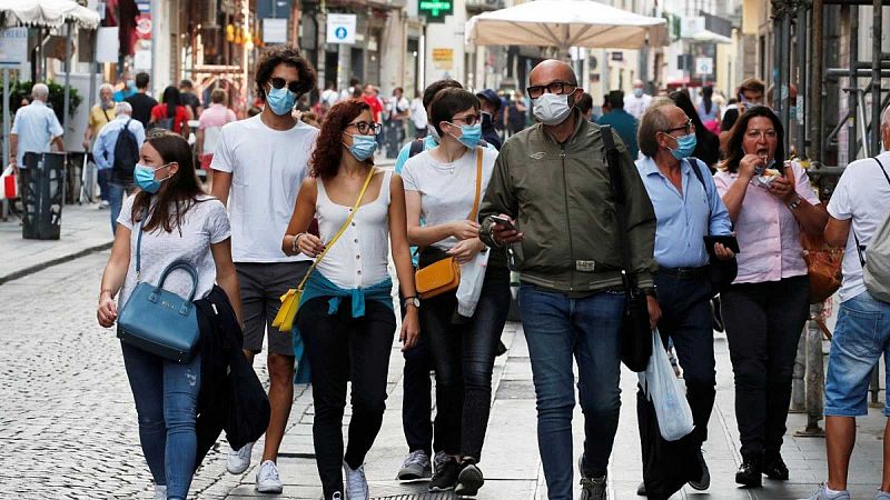 Boletines RNE - Casi el 60% de los españoles cree que se deberían haber tomado medidas más estrictas para frenar la pandemia, según el CIS - Escuchar ahora
